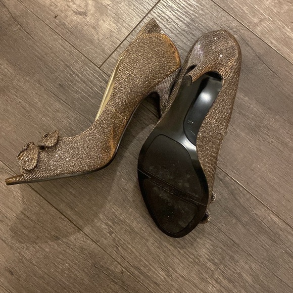 Nine West Silver  4” Heels Size 8 - Picture 4 of 4